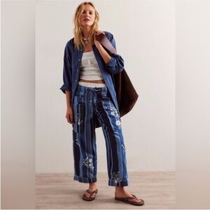 We The Free Cove Crop Pull On NWT